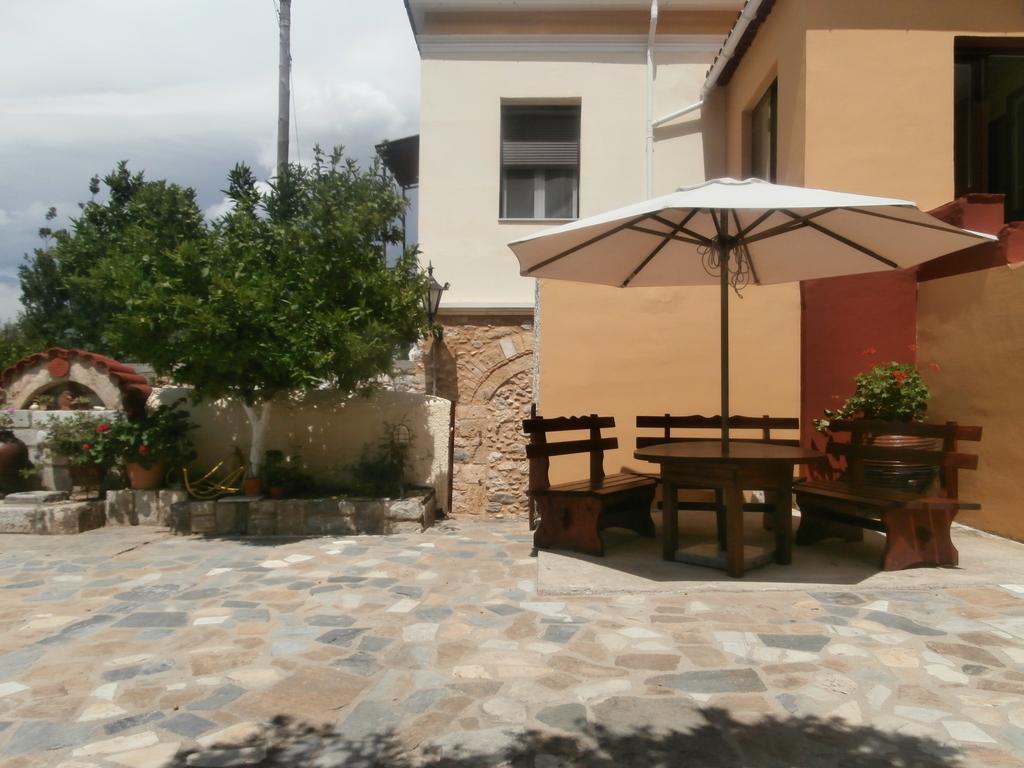 Christina Guest House Misztrász Kültér fotó